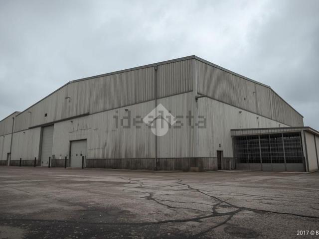 Capannone in vendita di 400 m² in Via San Fermo, 18