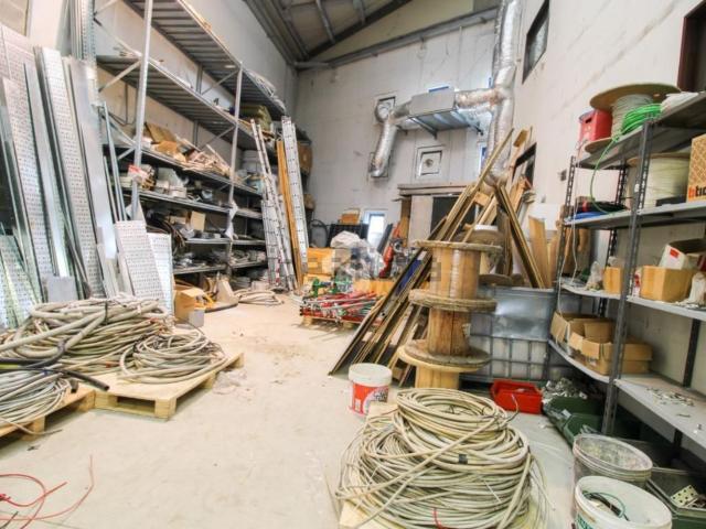 Capannone in vendita di 400 m² in Via Piave, 1