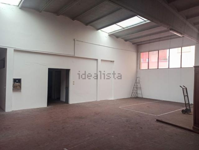 Capannone in vendita di 400 m² in Via Trieste, 6