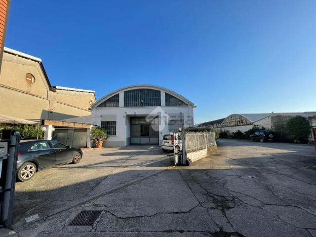 Capannone in vendita di 400 m² in Viale Santa Maria, 64