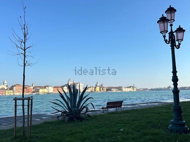 Capannone in vendita di 400 m² in Fondamenta San Biagio