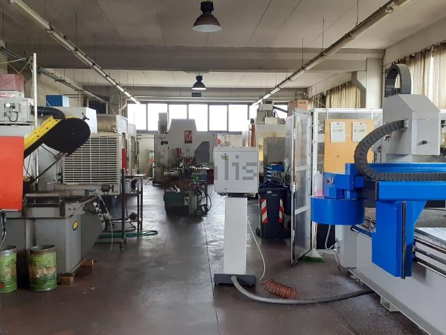 Capannone in vendita di 400 m² in Strada adige