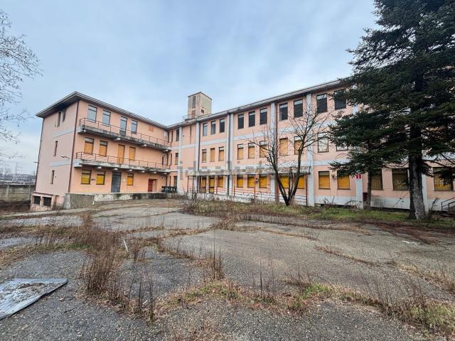 Capannone in vendita di 4030 m² in Strada dell&apos Arrivore, 25