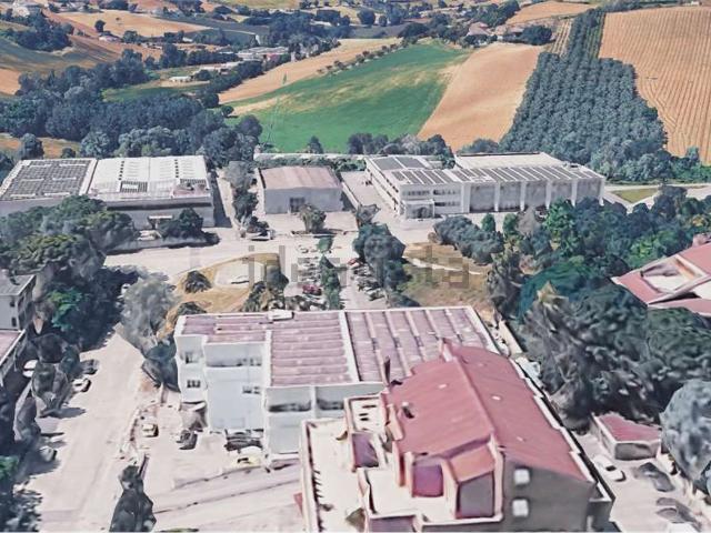Capannone in vendita di 4047 m²