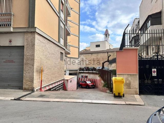Capannone in vendita di 406 m² in Via Teano Appulo, 4