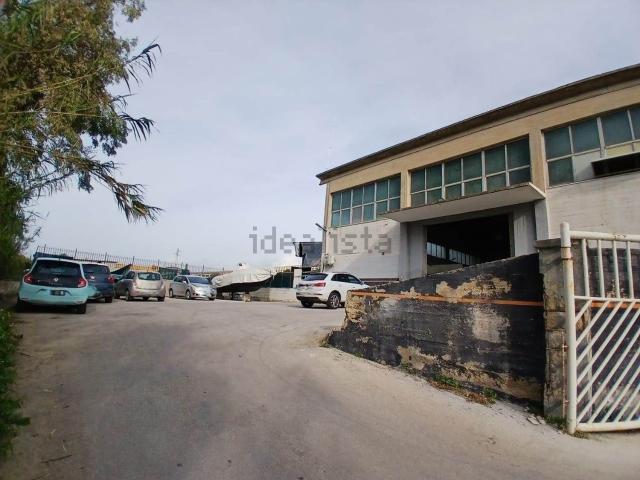 Capannone in vendita di 430 m² in Viale Ermocrate