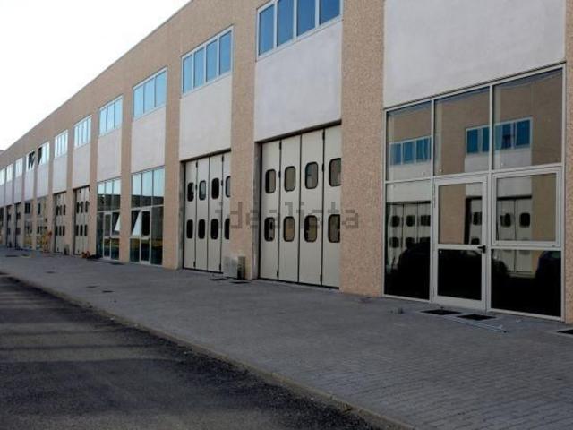 Capannone in vendita di 409 m²