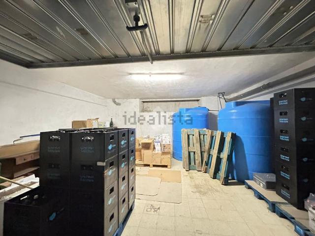 Capannone in vendita di 40 m² in Via dei Pugliesi, 1