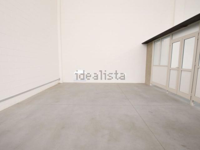 Capannone in vendita di 410 m²