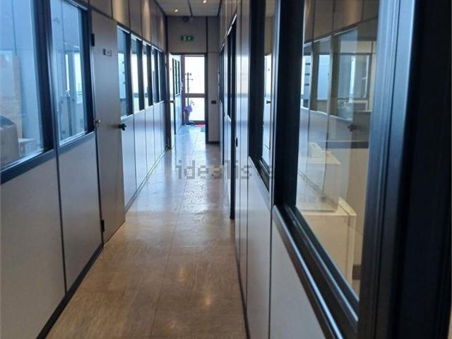 Capannone in vendita di 410 m² in Strada Martinella
