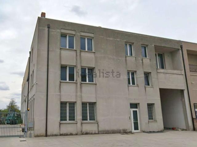 Capannone in vendita di 412 m²