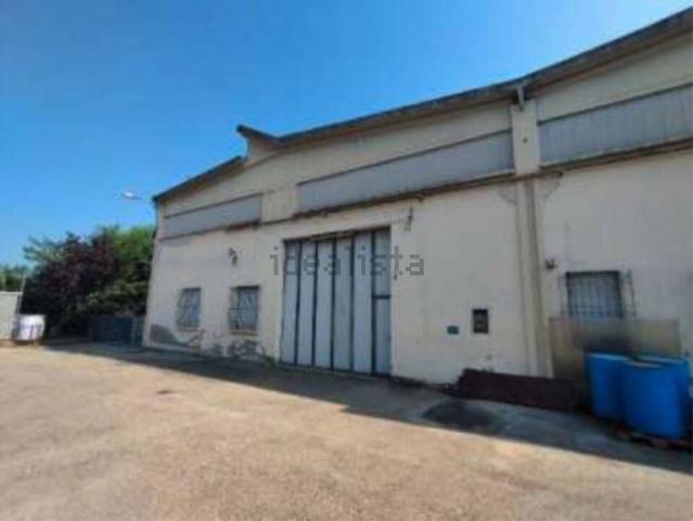 Capannone in vendita di 415 m² in Via Giovanni Bovio, 1