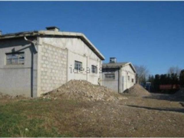 Capannone in vendita di 415 m² in Via del Braldo, 66