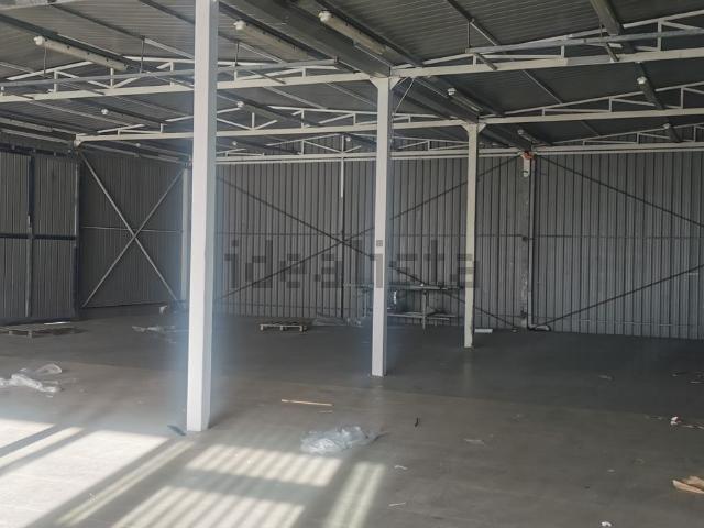 Capannone in vendita di 420 m² in Via Della Concordia