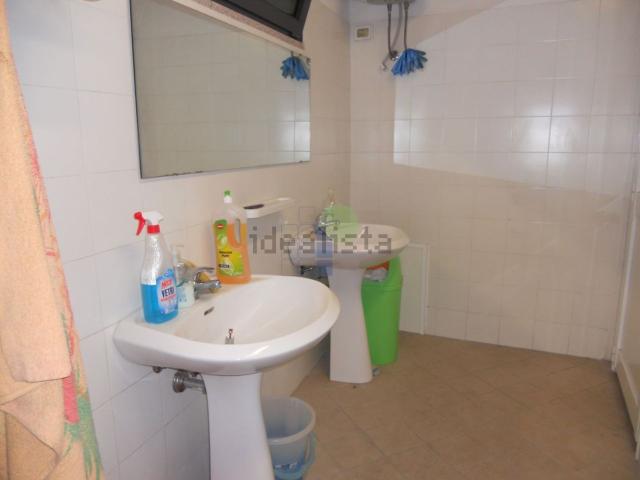 Capannone in vendita di 420 m² in Via Leopardi, 11