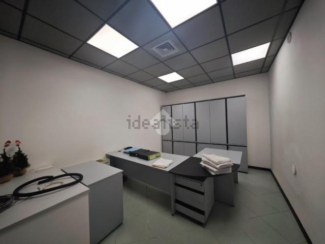 Capannone in vendita di 420 m² in Viale Italia, 9