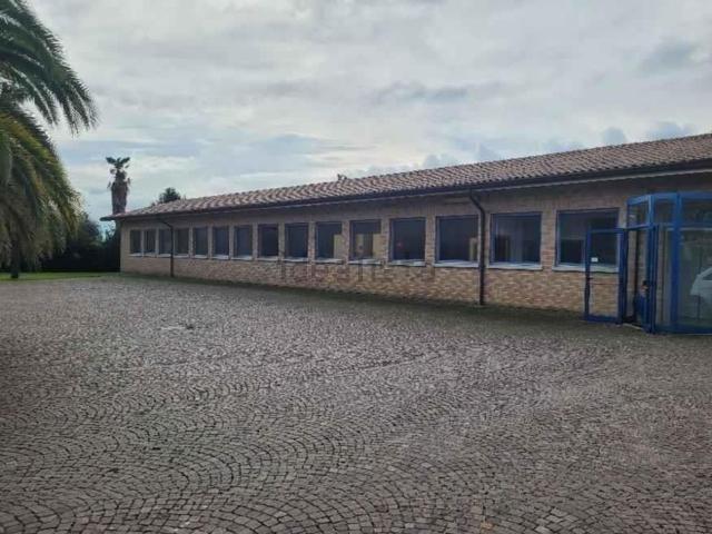 Capannone in vendita di 424 m² in Località Michieli, 21