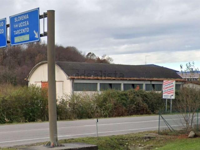 Capannone in vendita di 426 m² in Via Pontebbana, 59