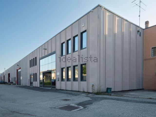 Capannone in vendita di 428 m² in Via G. Verdi, 18