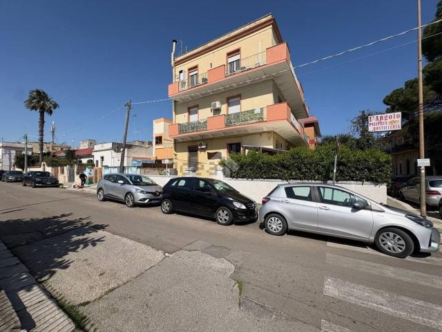 Capannone in vendita di 42 m² in Via Ammiraglio Cagni, 1