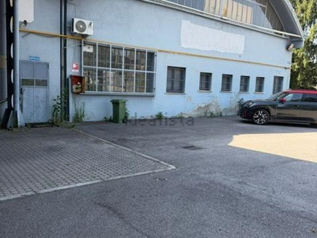 Capannone in vendita di 4300 m²