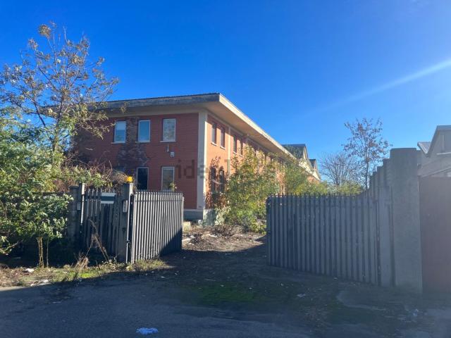 Capannone in vendita di 4300 m² in Via Ferruccio Nazionale, 12