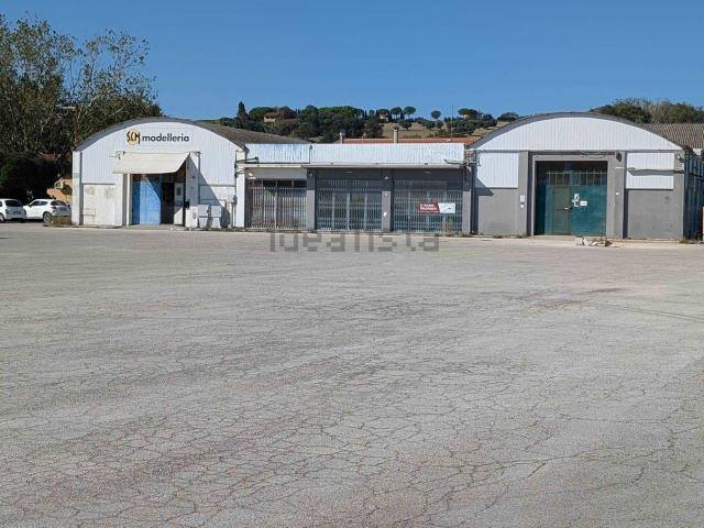 Capannone in vendita di 430 m²