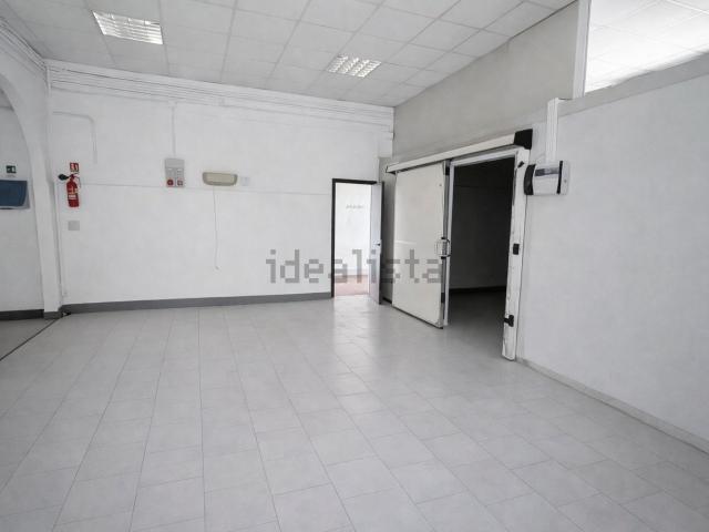 Capannone in vendita di 430 m² in Via XXI Aprile