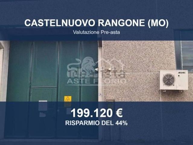 Capannone in vendita di 431 m² in Via del Lavoro