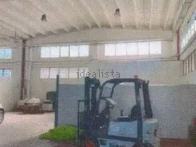 Capannone in vendita di 432 m² in Via Lucania