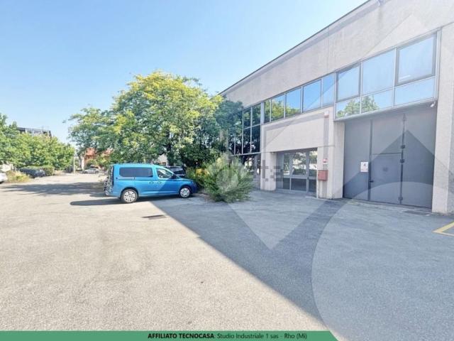 Capannone in vendita di 434 m² in Via Giuseppe Sirtori, 45