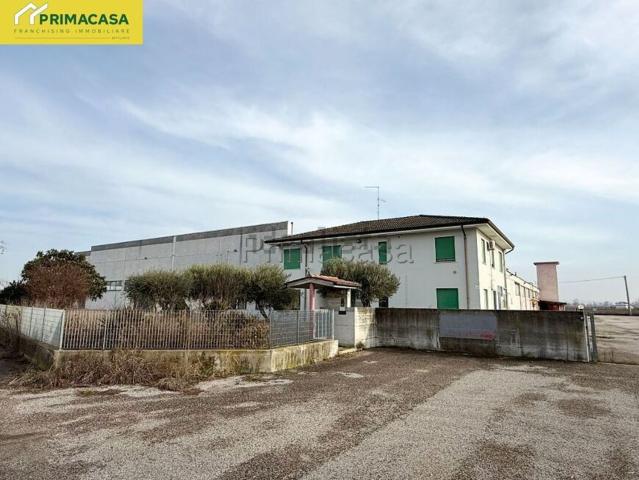 Capannone in vendita di 4350 m² in Via Eugenio Pertini