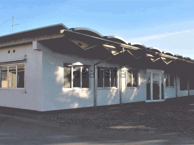 Capannone in vendita di 4352 m² in Via Vittorio Alfieri