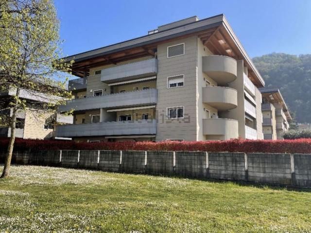 Capannone in vendita di 435 m² in Via Giovanni Soster, 1