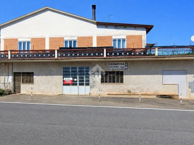 Capannone in vendita di 435 m² in Via Marco Iachini, 18