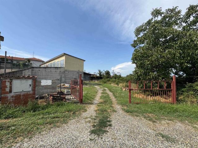 Capannone in vendita di 437 m² in Via Cacciolo, 9