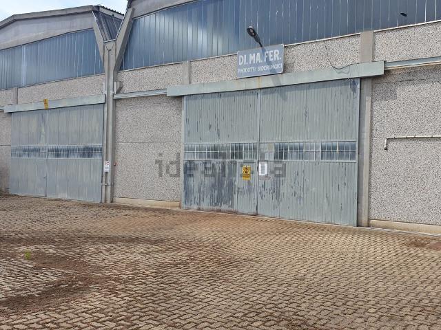 Capannone in vendita di 4400 m² in Via Gambalera