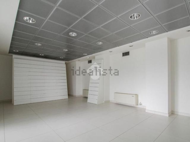 Capannone in vendita di 4400 m² in Via Ghiarola Nuova