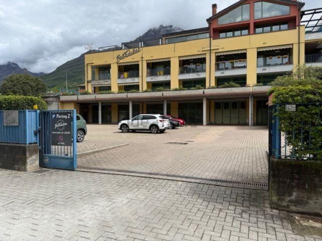 Capannone in vendita di 445 m² in Via Statale