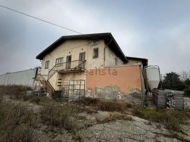 Capannone in vendita di 4460 m² in Via Cicogna