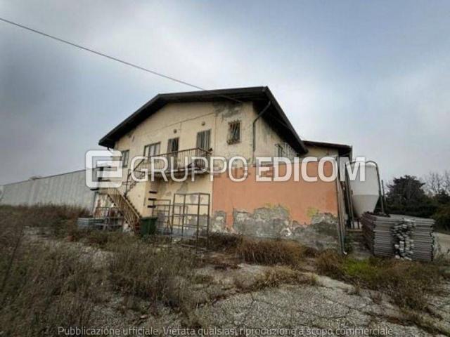 Capannone in vendita di 4460 m² in Via Cicogna