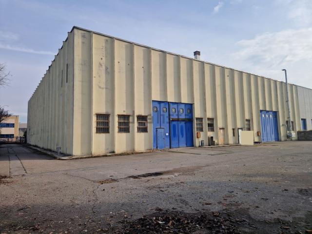 Capannone in vendita di 4463 m² in Via Zambeletti