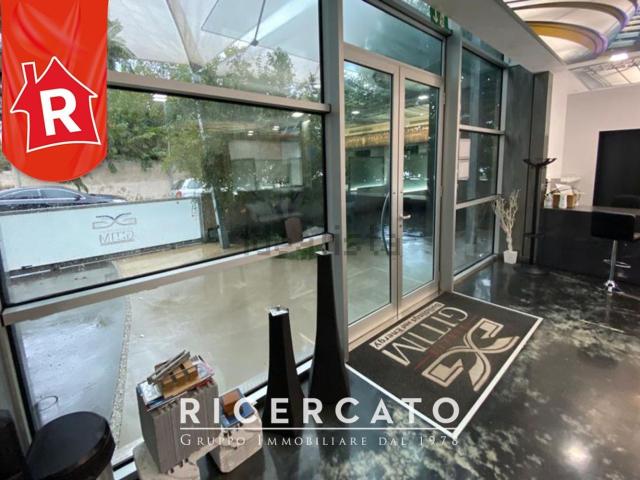 Capannone in vendita di 450 m²