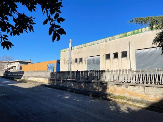 Capannone in vendita di 450 m²
