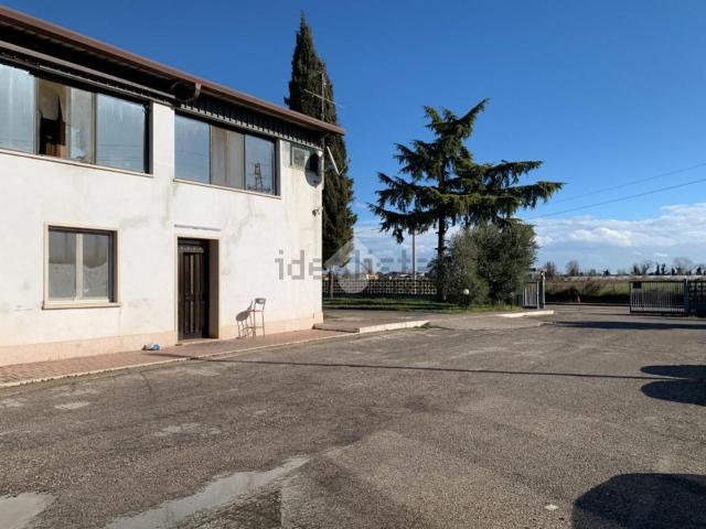 Capannone in vendita di 450 m²