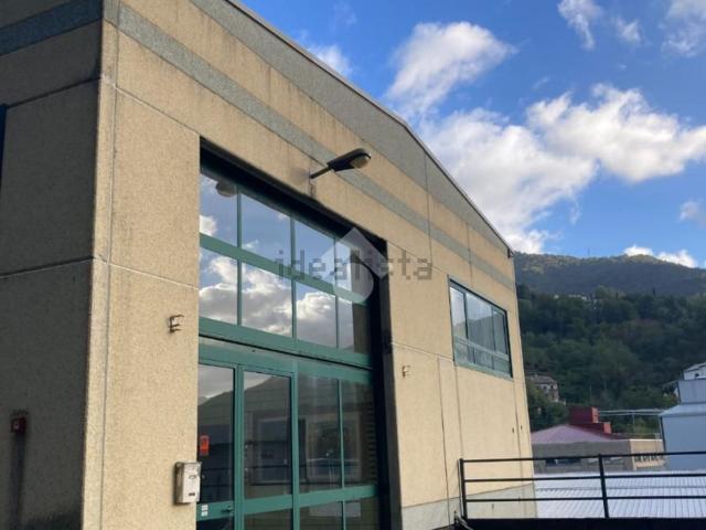 Capannone in vendita di 450 m²