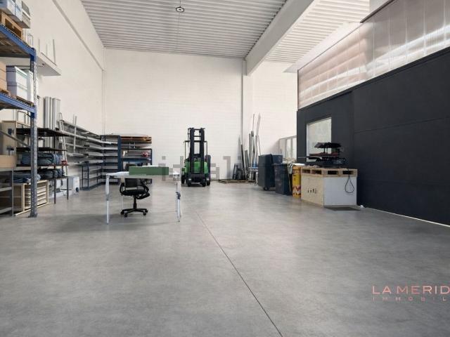 Capannone in vendita di 450 m²