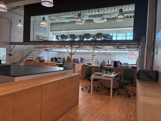 Capannone in vendita di 450 m² in Via Cendon, 3