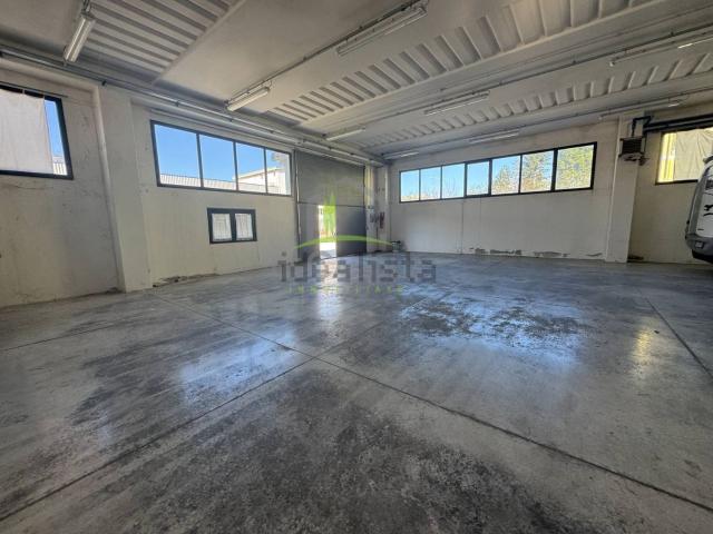 Capannone in vendita di 450 m² in Via Giuseppe Verdi