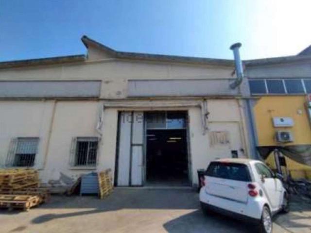 Capannone in vendita di 450 m² in Via Giovanni Bovio, 1